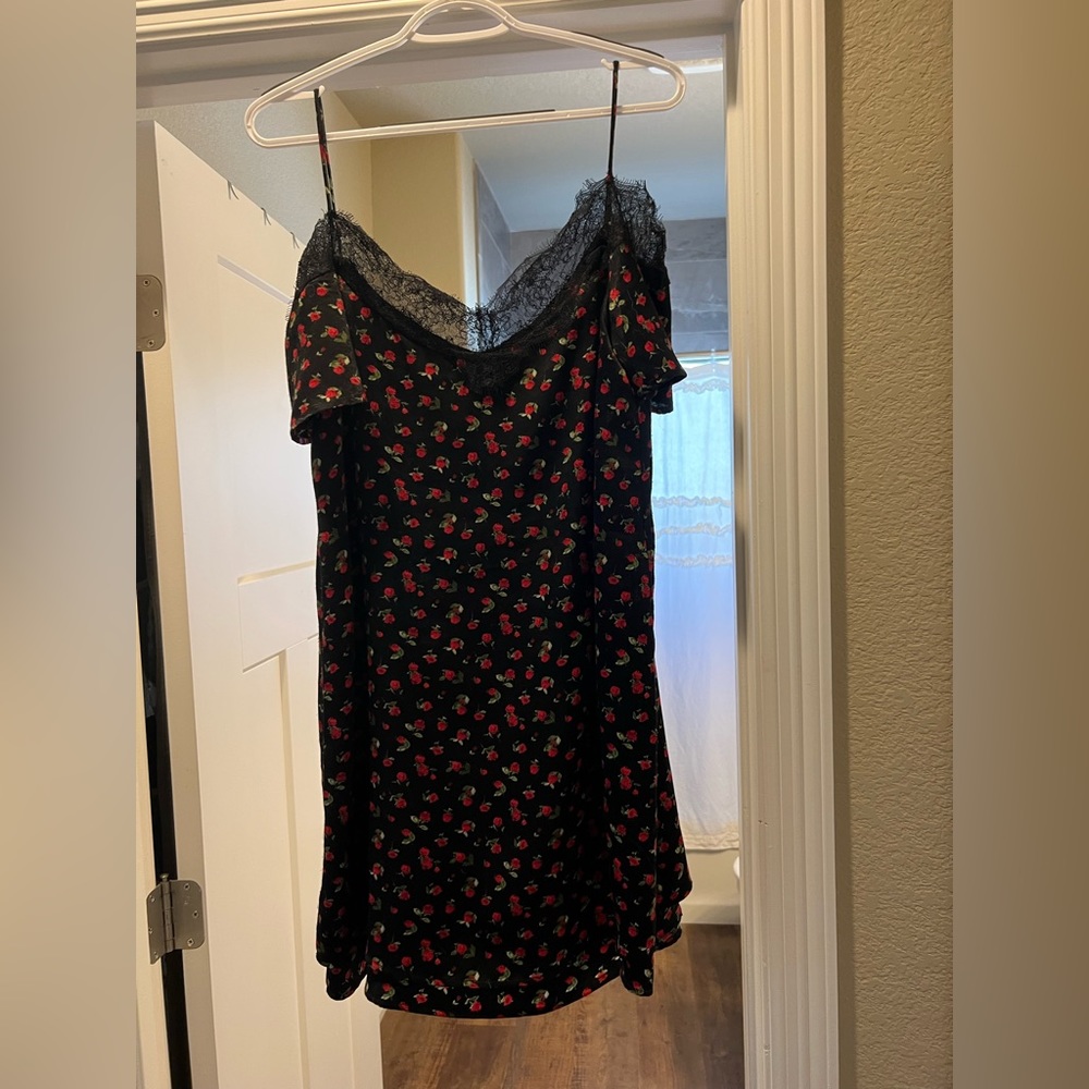 Adorable Francesca's Mi Ami off the shoulder rose dress in a small